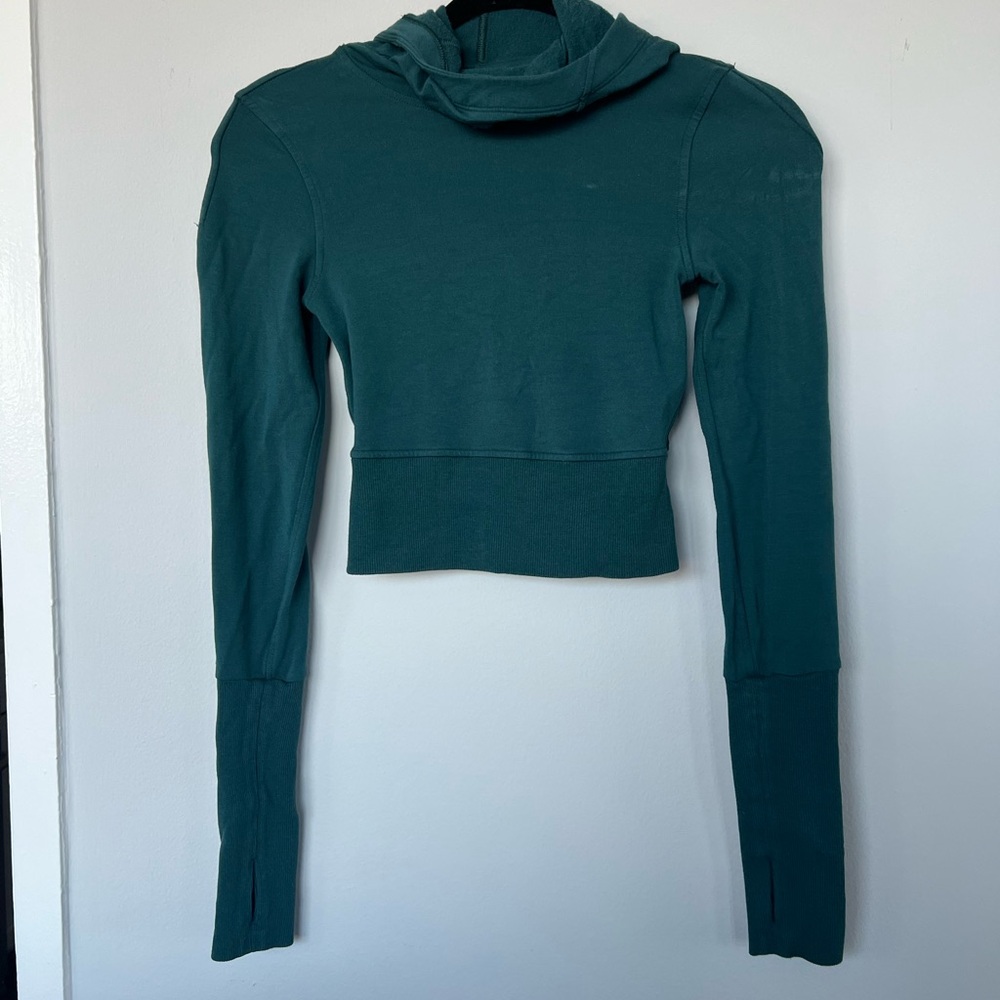 Lululemon tight cropped hoodie